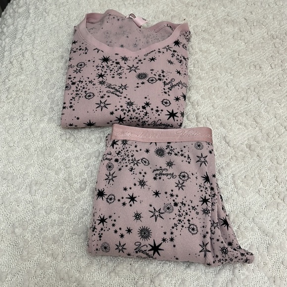 VICTORIA’S SECRET Thermal Pajama Set Pink & Black
Size Medium - Picture 1 of 15